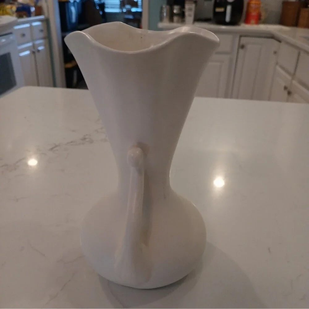 Vintage Red Wing Pottery USA 505 White Cream Vase Cream Interior - Rare!